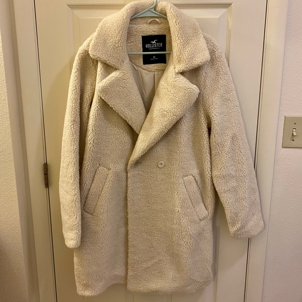 Hollister Sherpa coat (cream) in size Medium